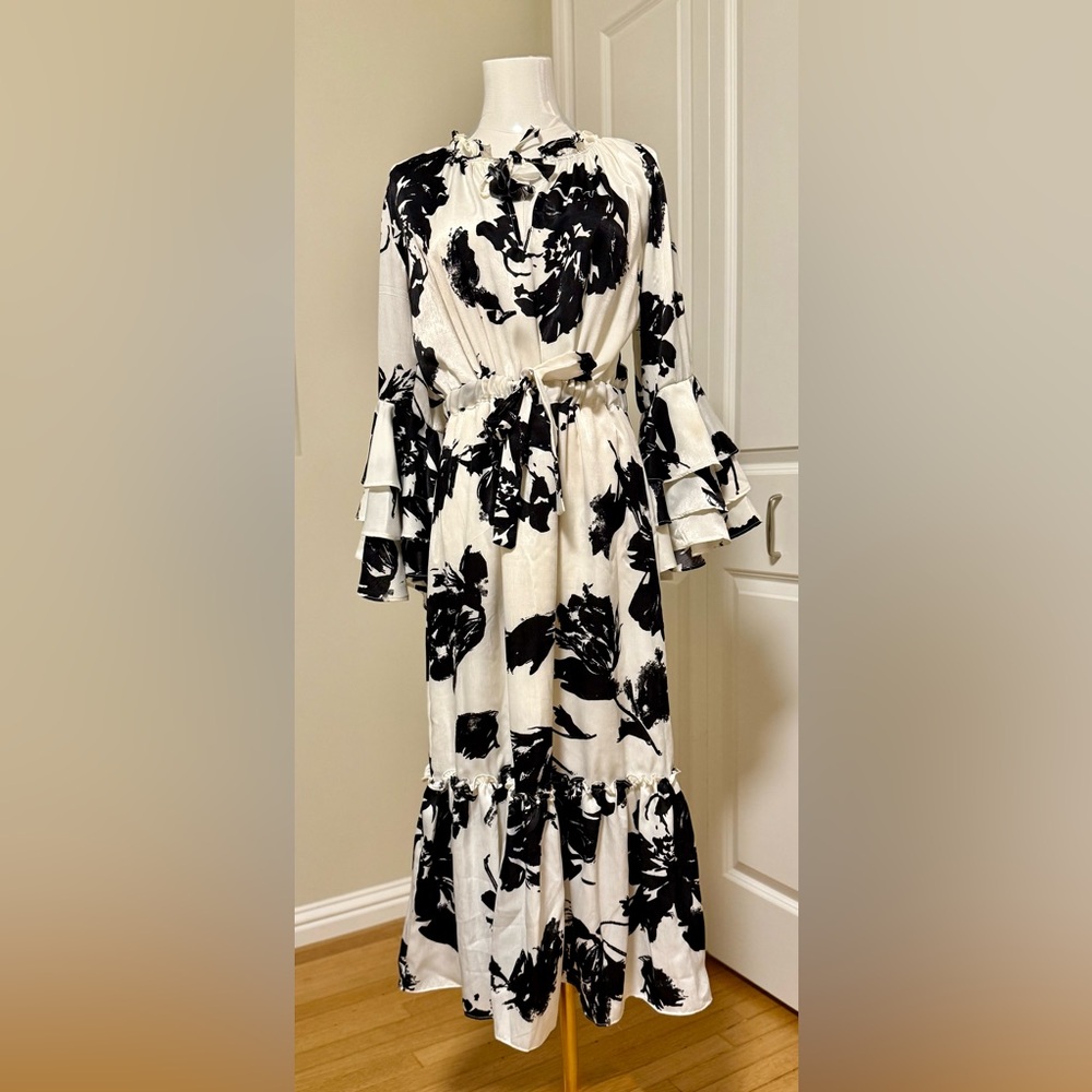 Misa Los Angeles Black and White 3/4 Sleeve Dress